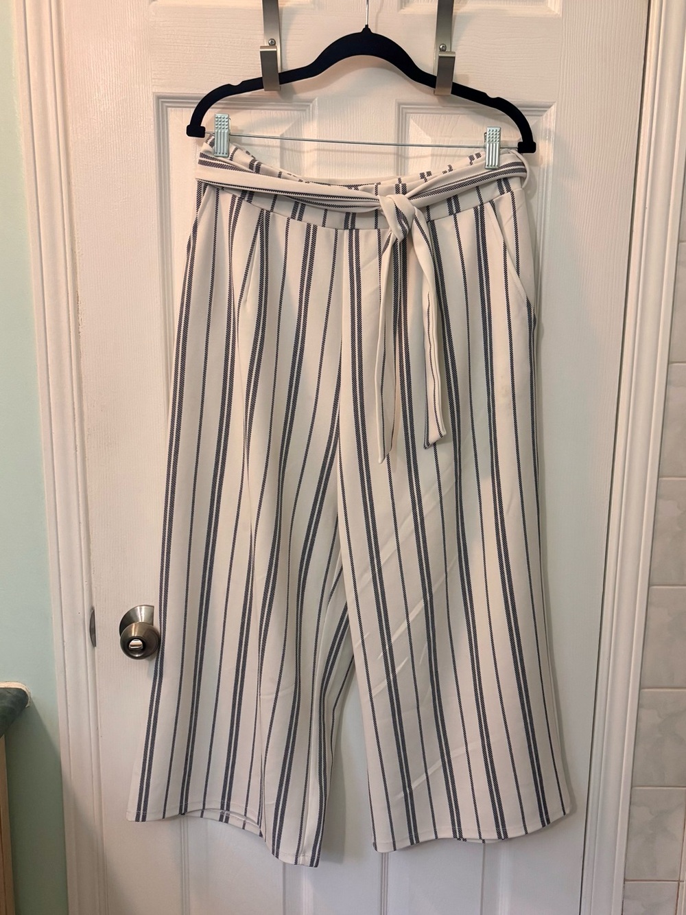 Black Tape_ Ivory Wide-Leg Striped Tie-Waist Pants with Navy Stripes